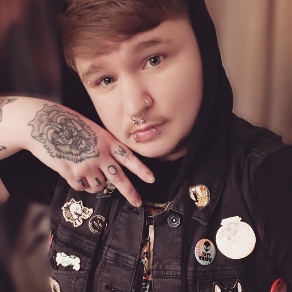 Meet your Posher, Devyn - Picture 1 of 1